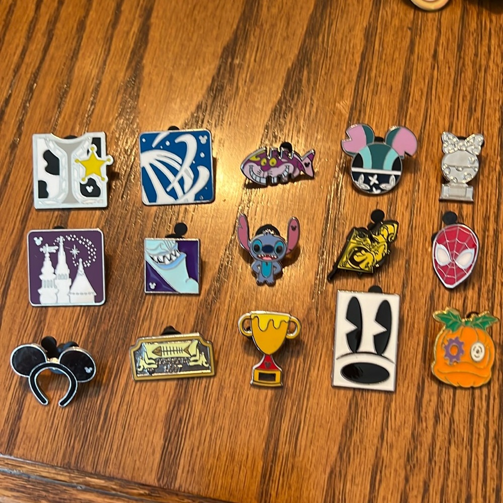 Disney pins lot of 15 pins various characters